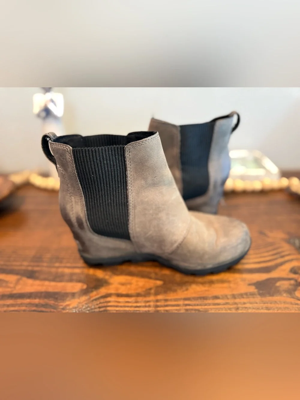 Sorel Women’s Joan of Arctic Wedge II Chelsea Boots Nubuck Gray Leather Size 8